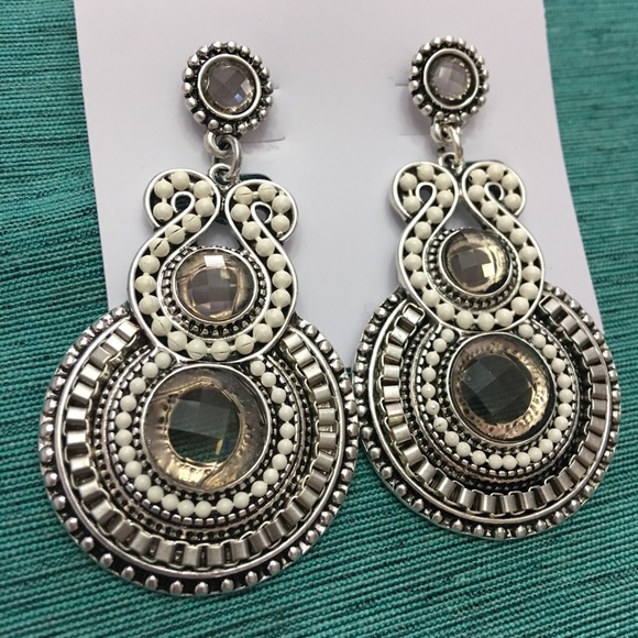 Jewelry - Chic Statement Earrings